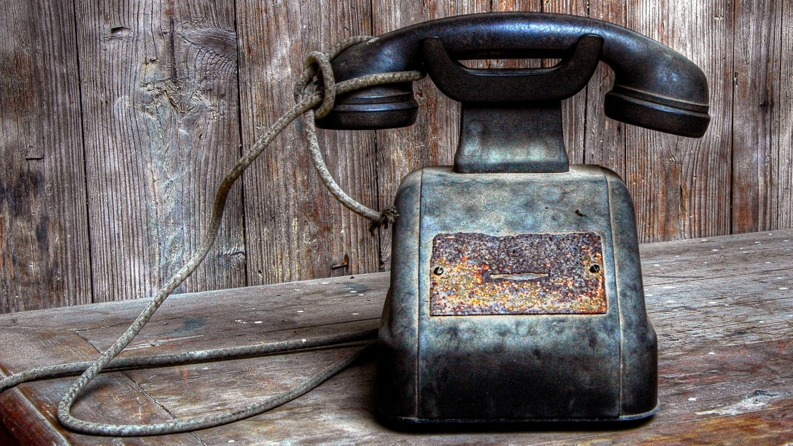Старый телефон. Старые гаджеты. Древний телефон. Отдать старый телефон